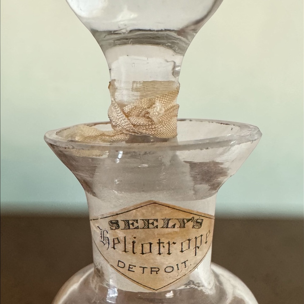 Mary Gregory Style Vintage Perfume Bottle - Picture 4 of 5